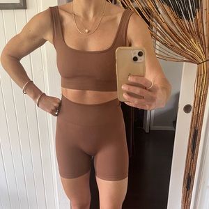 Cute workout set! Unsure of brand. Worn a few times. No wear or tear noted.